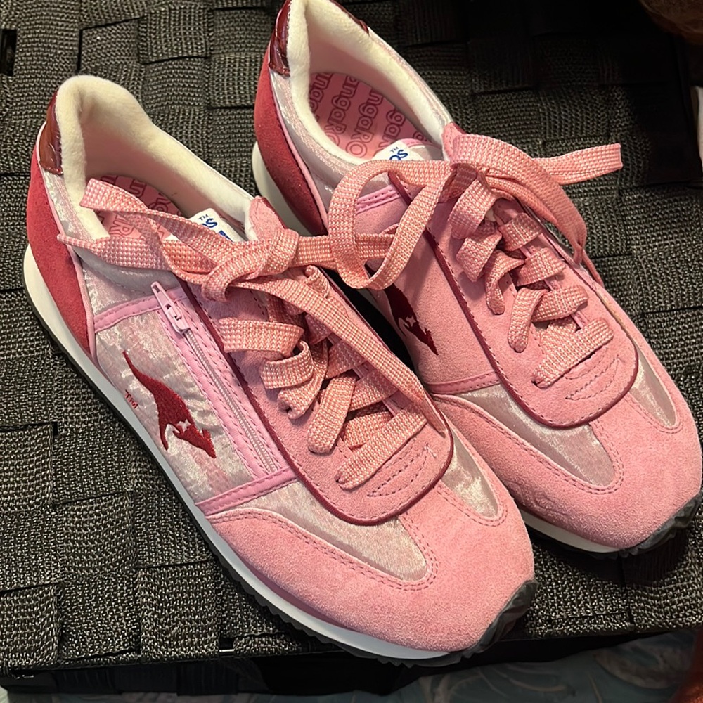 Kangaroos Sneakers. Pink and maroon. Size 8.